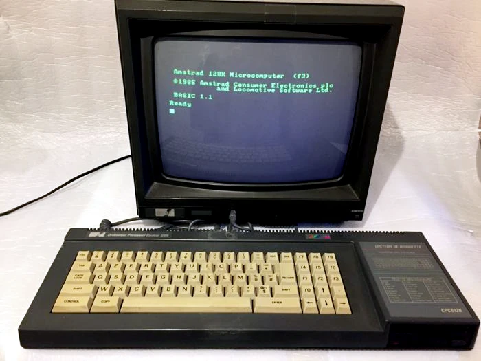 Foto de un Amstrad CPC 128k de 1985